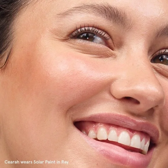 Glossier Solar Paint Luminous Bronzer Crème in Ray, 0.5 fl. Oz. / 13 mL. - Picture 10 of 16